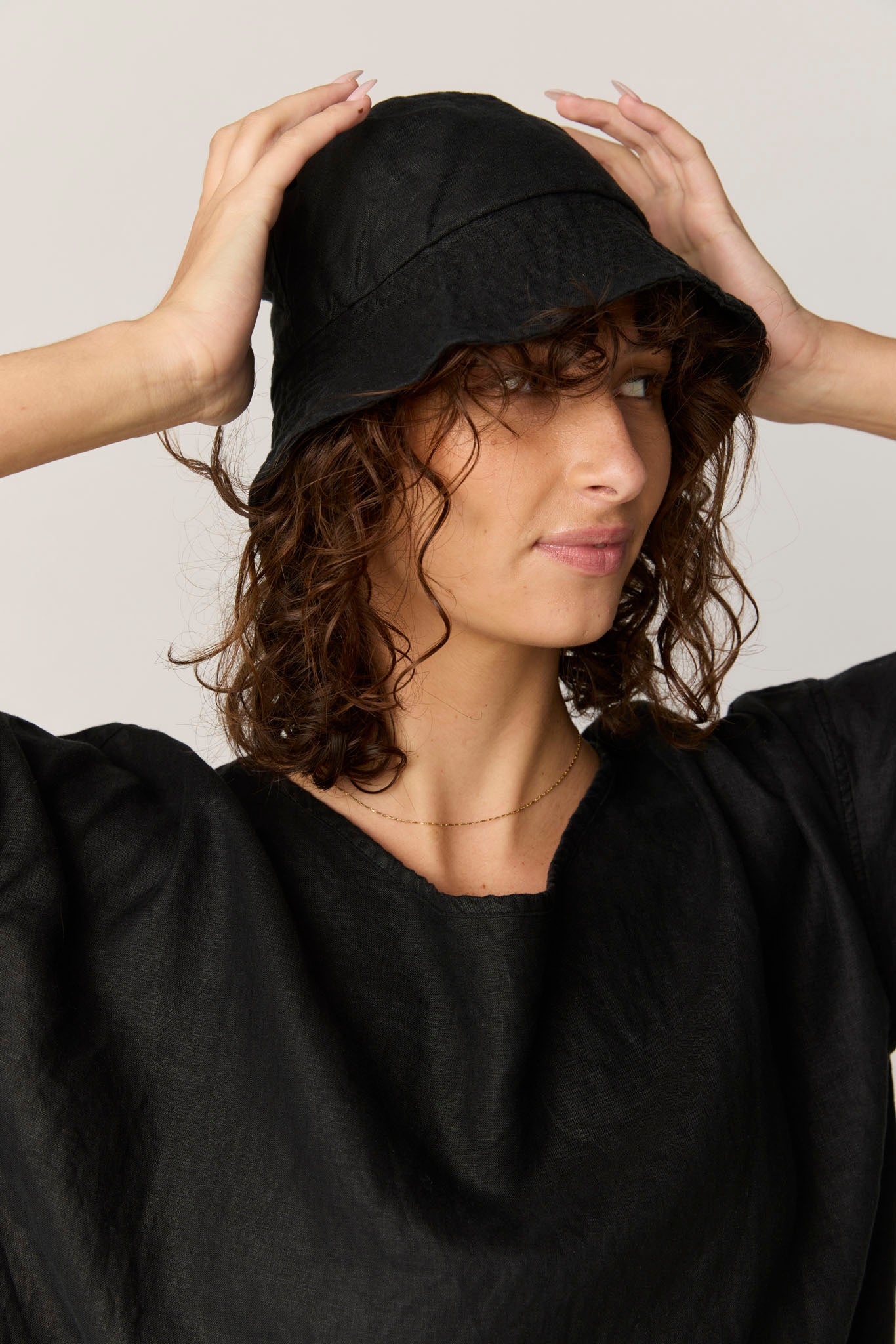 PEACHES BUCKET HAT - NOIR